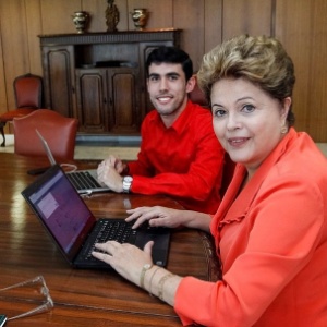 Jeferson Monteiro, autor do perfil Dilma Bolada, a famosa personagem fictícia da presidente, encontrou-se nesta sexta com a verdadeira Dilma - Reprodução/Instagram