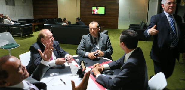 Euripedes Júnior (centro) - Sergio Lima/Folhapress