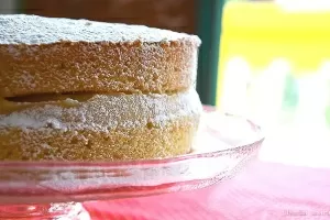 Produção de bolo caseiro vira negócio - Confeiteira