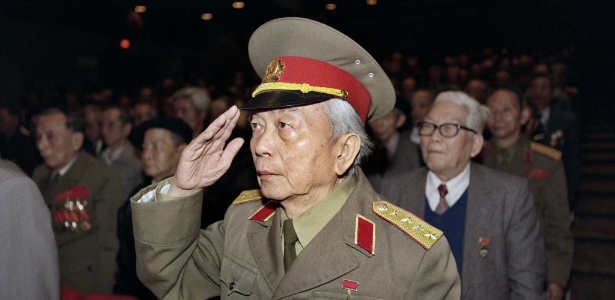 O general da reserva do Exército do Vietnã Vo Nguyen Giap (em imagem de 1996) morreu nesta sexta-feira - Hoang Dinh Nam/AFP