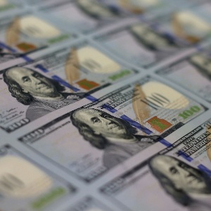 Estados Unidos estreia nova nota de US$ 100; veja