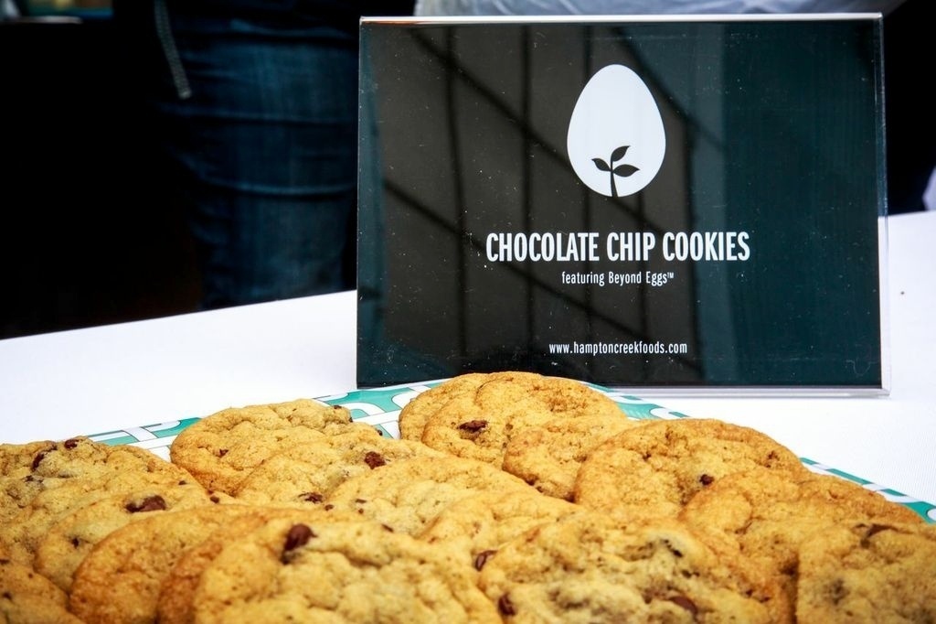Os consumidores poderão comprar cookies de chocolate feitos com o Beyond Eggs (Além dos Ovos, em português). O objetivo do ovo vegetal é substituir o ovo animal poupando, assim, milhões de galinhas poedeiras que vivem confinadas, de acordo com a empresa - Divulgação/Hampton Creek