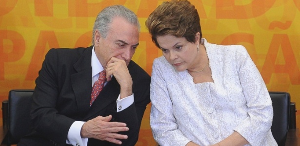 A presidente Dilma Rousseff (PT) conversa com o vice Michel Temer (PMDB)