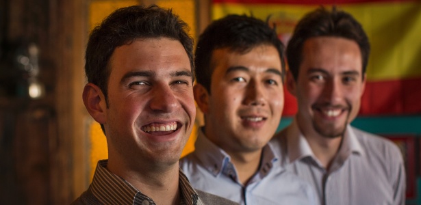 Alexandre Amorim, 24, administrador, Luiz Ribas, 24, e Diego Moreira, 24, economistas, da Asid, que venceram na categoria Escolha do Leitor no Prêmio Empreendedor Social 2013 - Na Lata