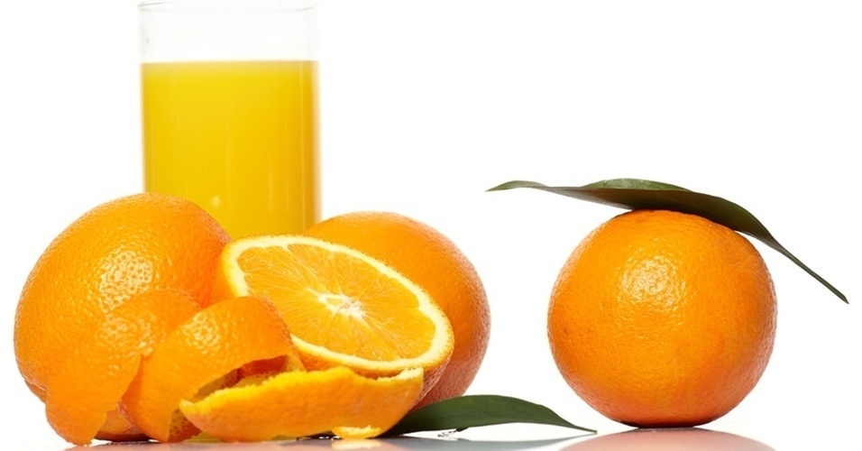 Frutas cítricas são fontes de vitamina C. Por isso, auxiliam o organismo a reagir bem a infecções e ao estresse, além de ter papel importante na utilização eficiente de ferro - Shutterstock