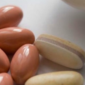 Suplementos de vitamina podem ser tomados apenas com orientação médica - BBC