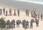 Força Nacional invade a areia da praia para bloquear protestos na Barra da Tijuca, onde será realizado o leilão do Campo de Libra - Reprodução