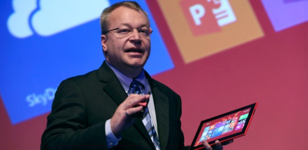 Stephen Elop, presidente das operações de dispositivos móveis da Microsoft, apresentou o tablet da Nokia  - Ben Job/Reuters