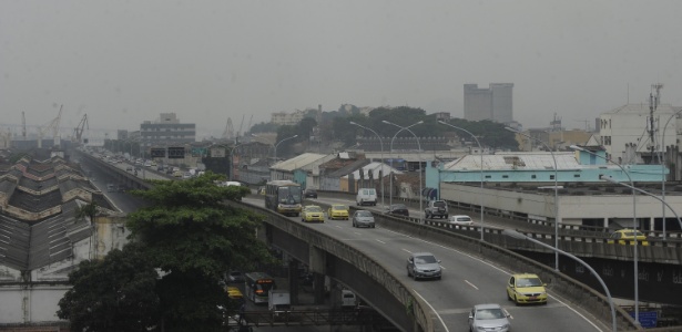 O viaduto terá o tráfego definitivamente interrompido entre a rodoviária e a praça Mauá a partir das 19h - Tânia Rêgo/Agência Brasil