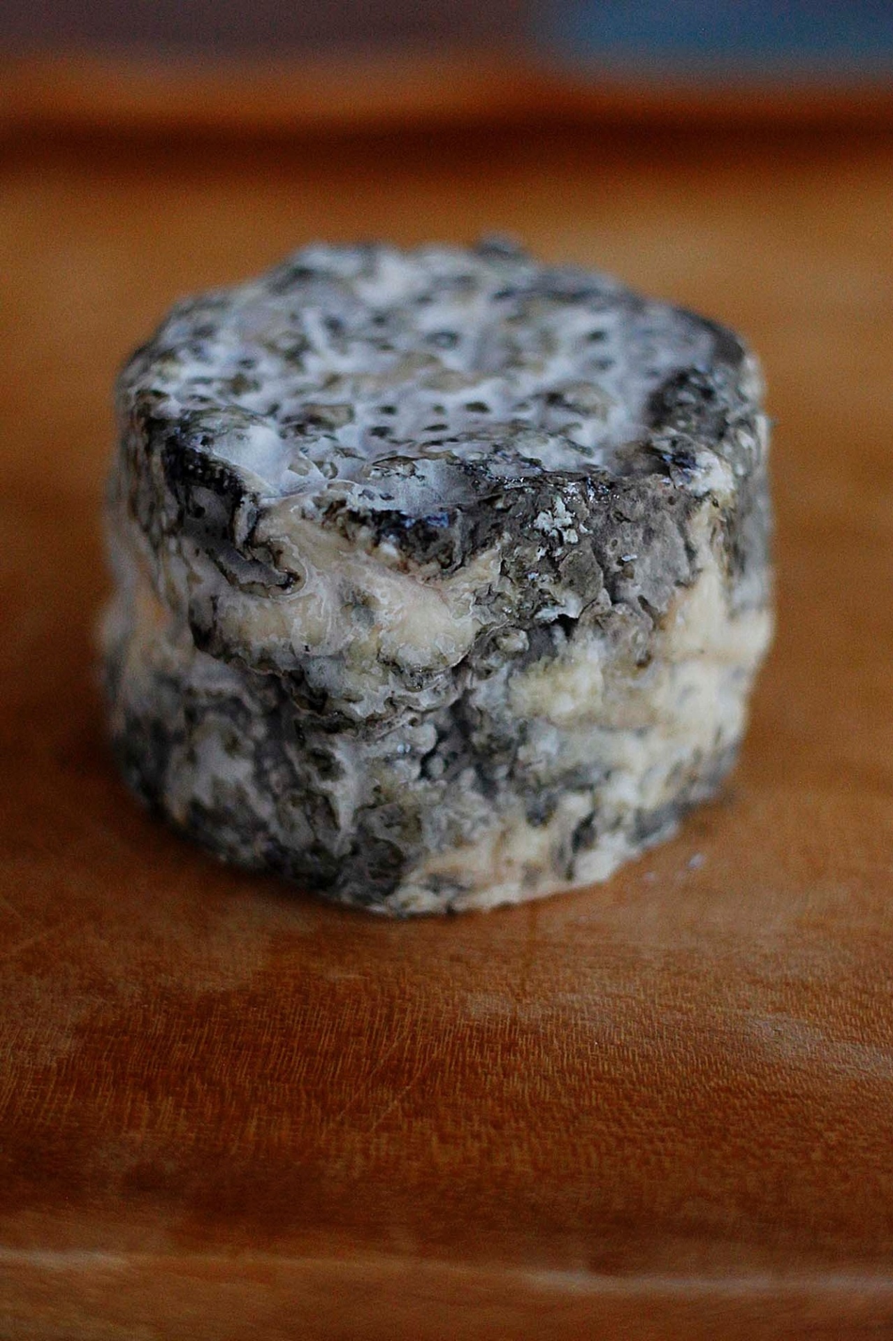 Feito com um fungo chamado penicilium roquefort, o queijo Azul do Bosque é um dos mais recentes do portfólio do Capril e se prepara para concorrer ao World Cheese Awards, uma das grande premiações de queijos, que acontecerá em novembro, na Inglaterra - Reinaldo Canato/UOL