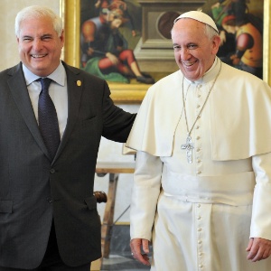 Ricardo Martinelli em audiência privada com o papa Francisco, em outubro de 2013 - Tiziana Fabi/AFP