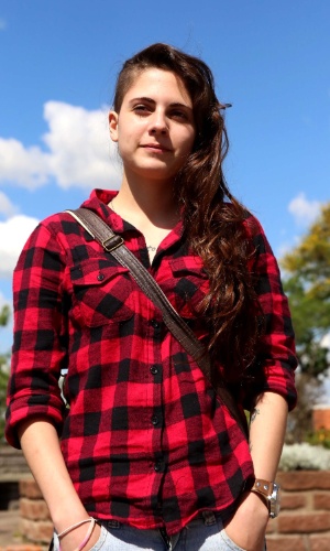 27.out.2013 - Em Porto Alegre, a estudante Gabriela Togni, 18, reclamou dos enunciados longos no segundo dia de prova do Enem 2013. 