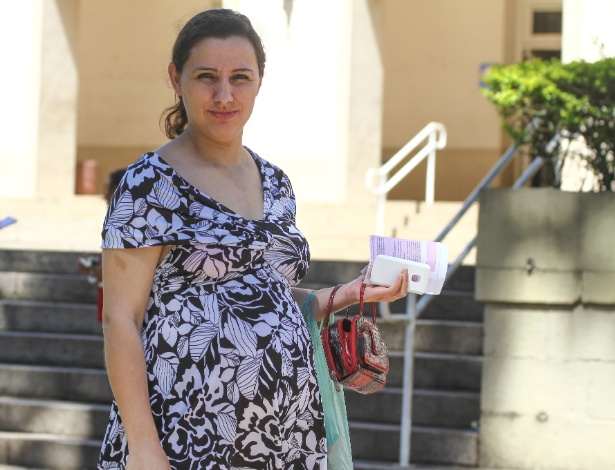 Romilda Oliveira, 27, grávida de sete meses, foi colocada por engano na sala dos sabatistas no primeiro dia de provas e só deixou o local às 21h.  - Geraldo Bubniak/UOL