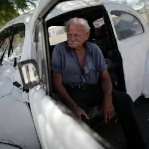 Fotos Idoso vive h dez anos dentro de um fusca no M xico 30 10