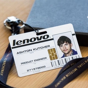 Lenovo divulgou no Twitter crachá do ator Ashton Kutcher, que trabalhará como engenheiro de produto  - Divulgação/Twitter