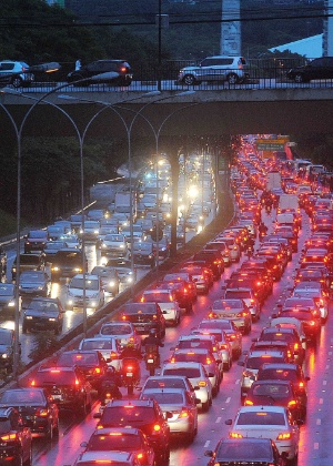 Setor de transportes representa em torno de 14% do total das emissões do Brasil - Reinaldo Canato/UOL