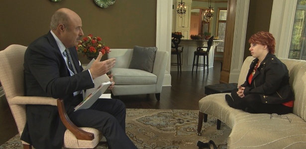 Michelle Knight, a primeira das mulheres a ser sequestrada por Ariel Castro, é entrevistada pelo doutor Phil McGraw para seu programa na rede de televisão americana CBS - Reuters