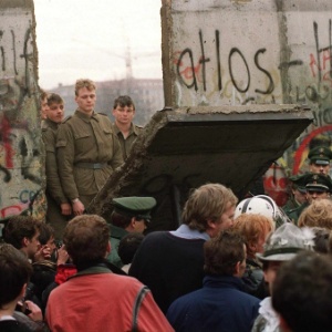 A queda do Muro de Berlim, em 1989, acabou com décadas de divisão entre leste e oeste do país
