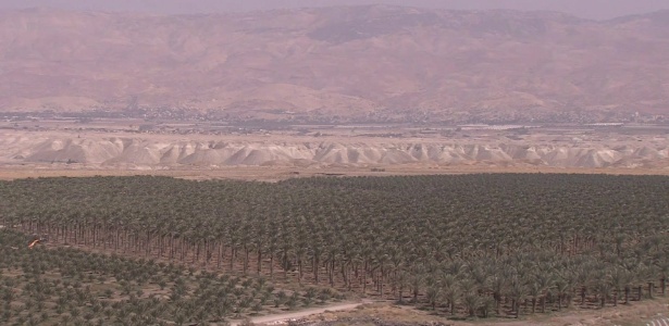 Vale do rio Jordão.  A região equivale a mais de 25% da Cisjordânia e tem grande importância agrícola, mas desde a ocupação israelense em 1967 vem recebendo cada vez mais assentamentos - Reprodução/BBC