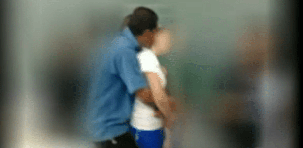 Professor é flagrado beijando e abraçando aluna em escola estadual de São Paulo - Reprodução/TV Record