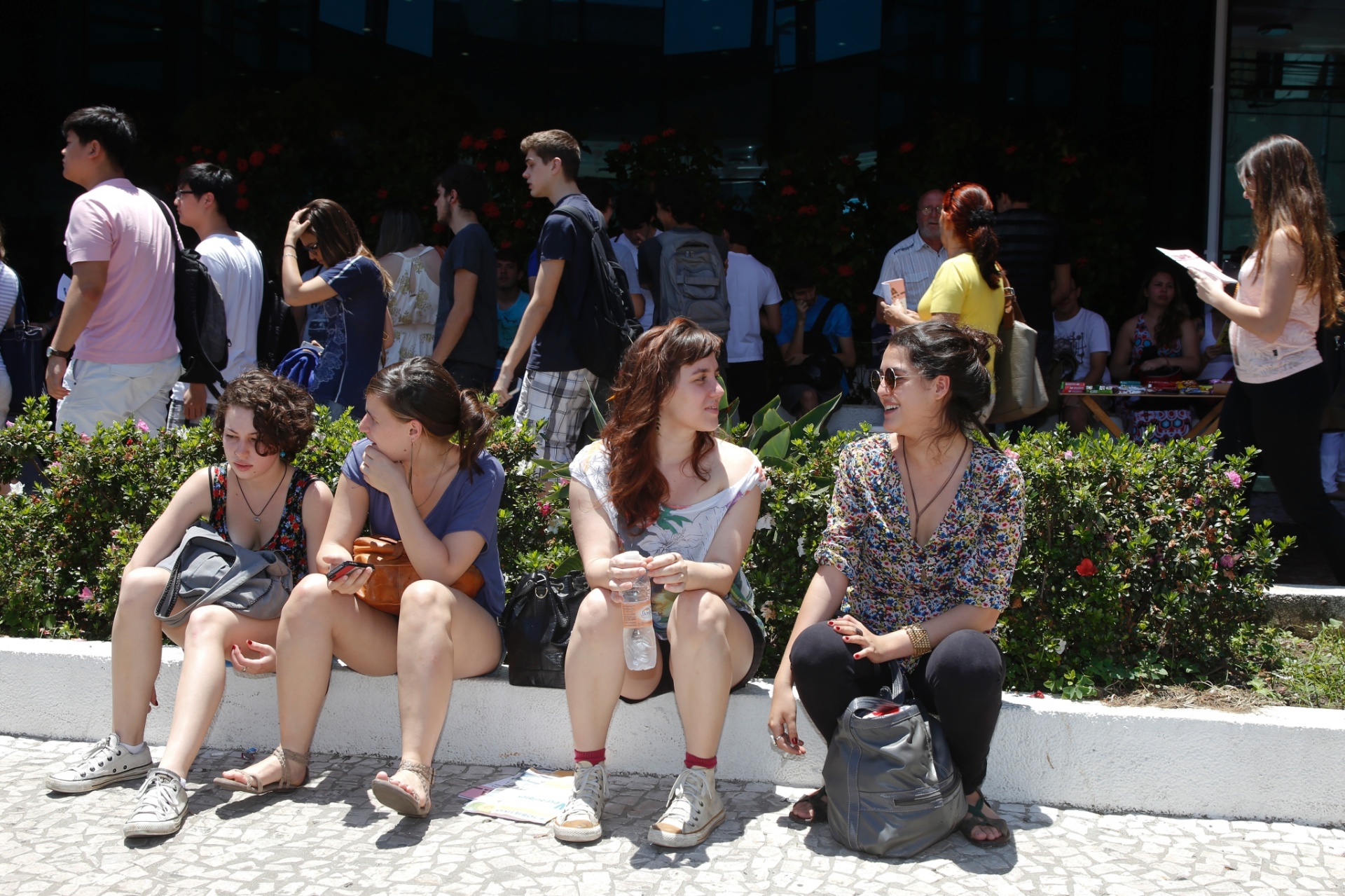 10.nov.2013 - Candidatos aguardam o início da primeira fase do vestibular da Unicamp 2014, na Unip Vergueiro, em São Paulo. Este ano, o exame teve um número recorde de inscritos: 73.818 candidatos. Eles vão disputar 3.460 vagas em 69 cursos da Unicamp e dois cursos da Famerp (Faculdade de Medicina de São José do Rio Preto) - Wanezza Soares/UOL