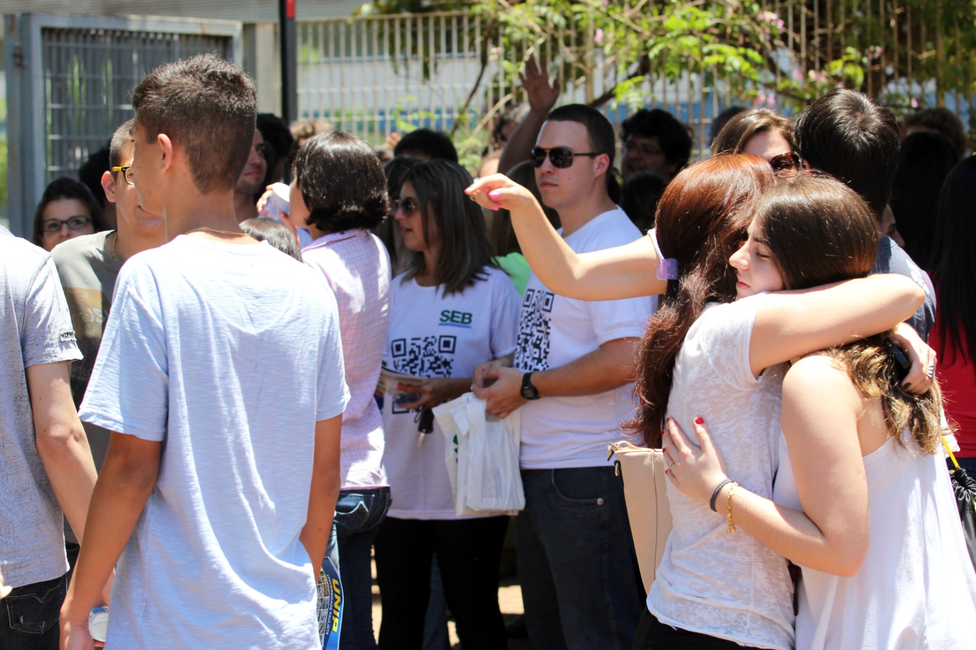 10.nov.2013 - Candidatos chegam ao campus da Unip em Ribeirão Preto (SP), neste domingo (10), para a realização das provas do vestibular da Universidade Estadual de Campinas. Este ano, o exame teve um número recorde de inscritos: 73.818 candidatos. Eles vão disputar 3.460 vagas em 69 cursos da Unicamp e dois cursos da Famerp (Faculdade de Medicina de São José do Rio Preto) - Luis Cleber/ Estadão Conteúdo