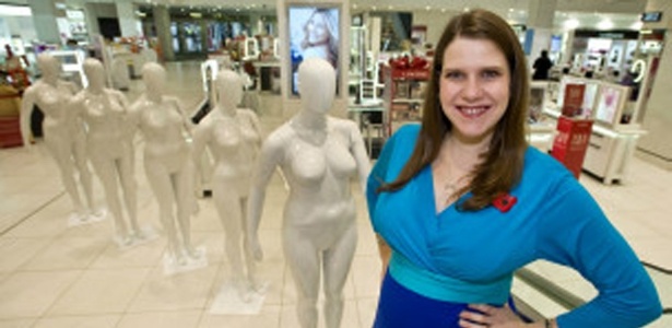 Debenhams foi a primeira varejista de roupas britânica a incluir manequins plus-size em suas coleções - AFP