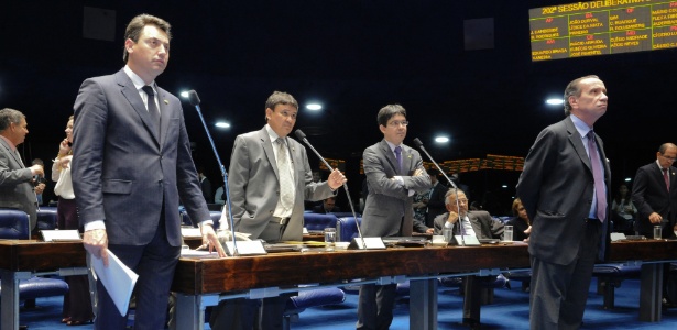 Os senadores Sérgio Souza (PMDB-PR), Wellington Dias (PT-PI), Randolfe Rodrigues (PSOL-AP) e Aloysio Nunes Ferreira (PSDB-SP) durante discussão e votação da PEC do Voto Aberto - Waldemir Barreto/Agência Senado
