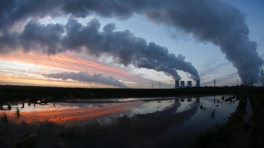 Usina a carvão na Alemanha, um dos países que mais emitiram carbono, considerando apenas a queima de combustíveis fósseis - Ina Fassbender/Reuters