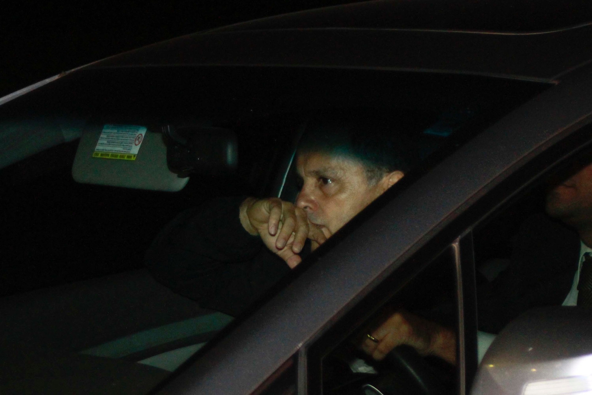 15.nov.2013 - O ex-tesoureiro do PL (hoje PR) Jacinto Lamas, um dos condenados pelo STF (Supremo Tribunal Federal) por participação esquema que ficou conhecido como mensalão, se apresentou na sede da Superintendência da Polícia Federal em Brasília, no Distrito Federal, no final da tarde desta sexta-feira (15), após expedição de mandado de prisão pelo STF. Ele foi condenado a cinco anos de prisão em regime semi-aberto por lavagem de dinheiro e corrupção passiva - Beto Nociti/Futura Press/Estadão Conteúdo