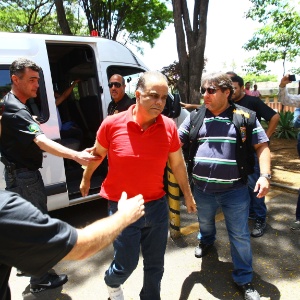 O publicitário Marcos Valério em 2013 durante uma transferência de prisão - Frederico Haikal/Hoje Em Dia/Estadão Conteúdo