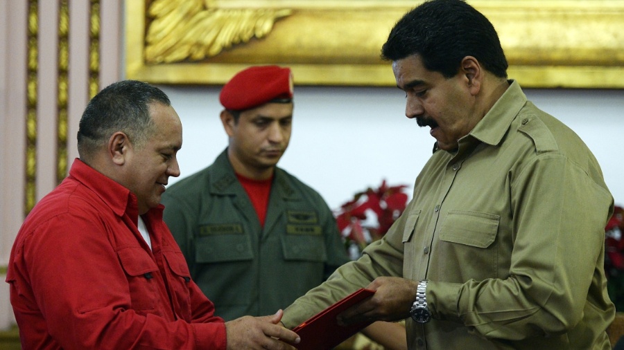 O presidente da Assembleia, Diosdado Cabello (à esq.), com Nicolás Maduro - Juan Barreto/AFP