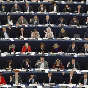 Integrantes do Parlamento Europeu participam de votação na cidade francesa de Estrasburgo - Vincent Kessler/Reuters