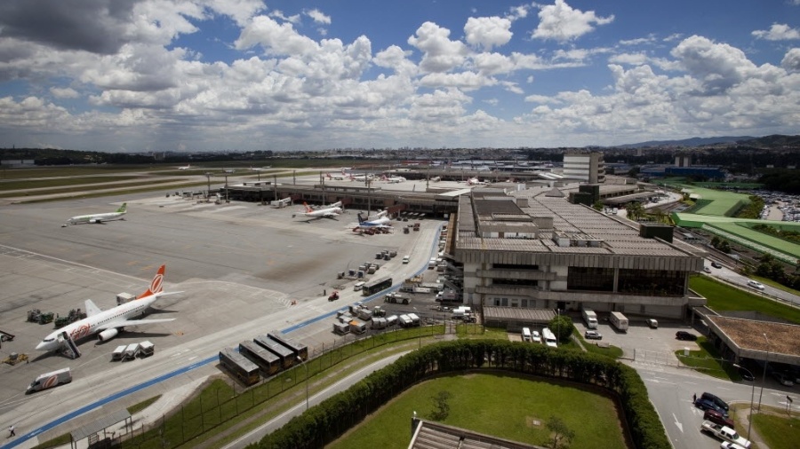 Pátio de aeronaves do Aeroporto Internacional de Guarulhos, em São Paulo