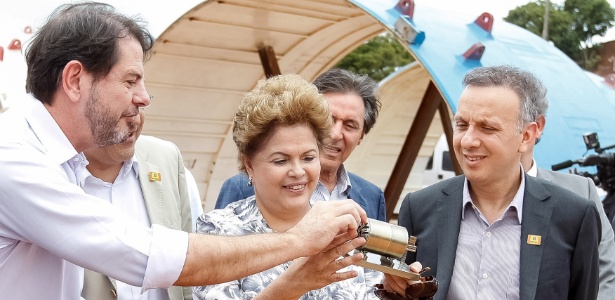 Dilma em Fortaleza ao lado do ministro Alexandre Padilha e do governador Cid Gomes (Pros-CE) - Roberto Stuckert Filho/PR