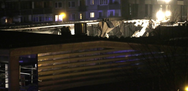Pelo menos 16 pessoas morreram após o desabamento da cobertura de um centro comercial em Riga - Ints Kalnins/Reuters