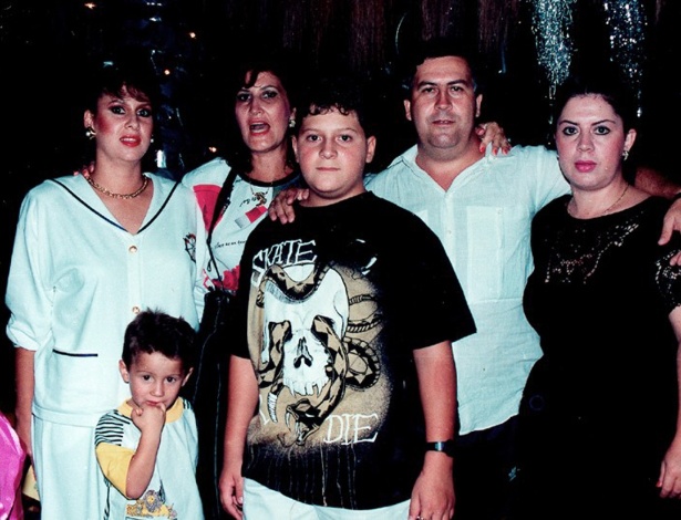 Morte Do Traficante Pablo Escobar Completa Anos Fotos Uol Not Cias