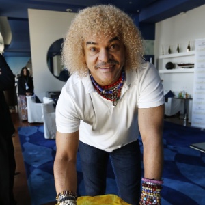 16.out.2013 - O ex-jogador de futebol Carlos Valderrama posa para foto durante o prêmio Golden Foot, em Monaco 