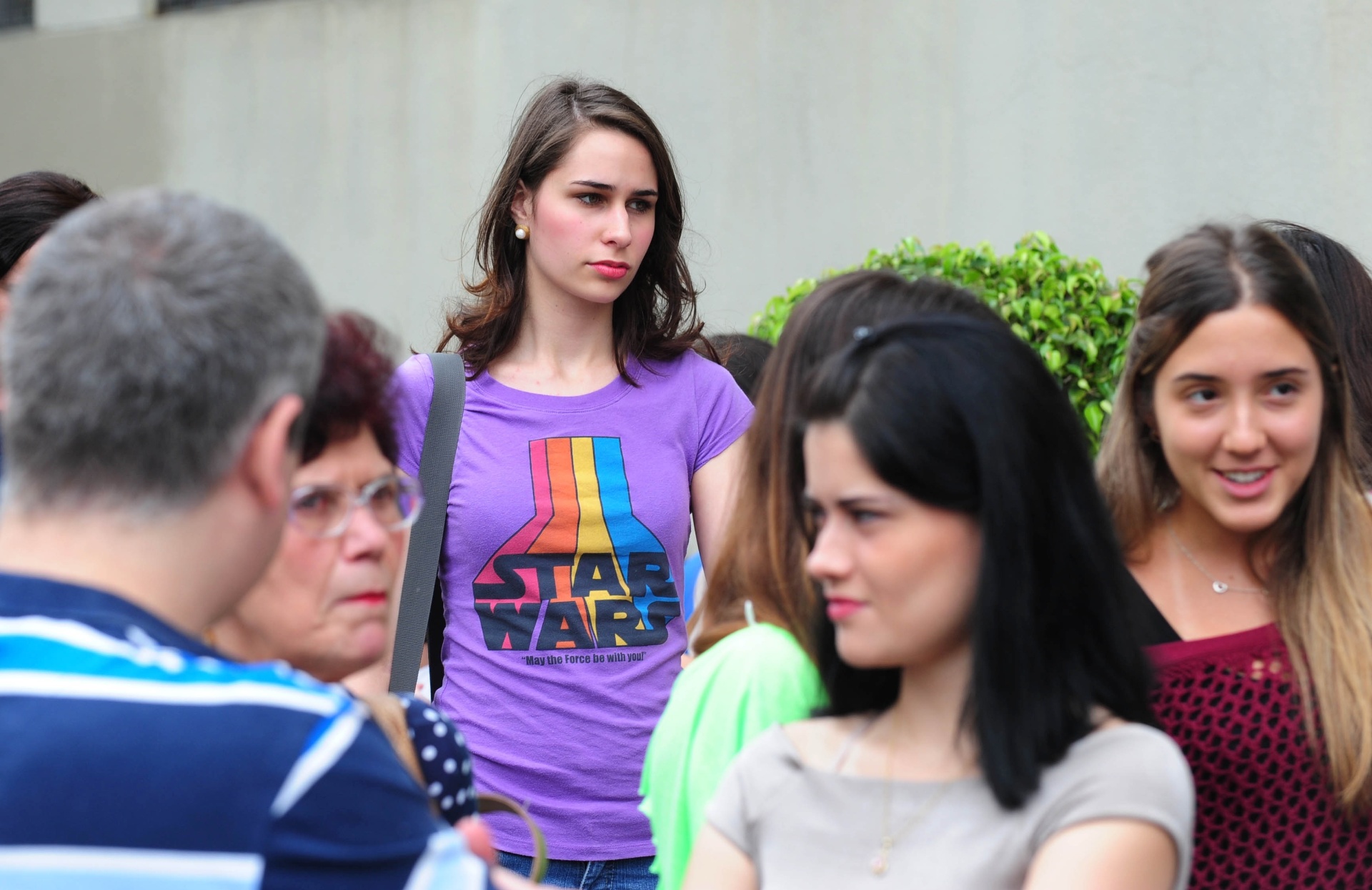 1º.dez.2013 - Candidatos aguardam o início das provas do vestibular 2014 da PUC-SP (Pontifícia Universidade Católica de São Paulo), que será realizado neste domingo (1º). A entrada nos locais de prova será permitido até as 13h45. O exame começa às 14h e terá duração de cinco horas, com permanência obrigatória de 3h - Junior Lago/UOL