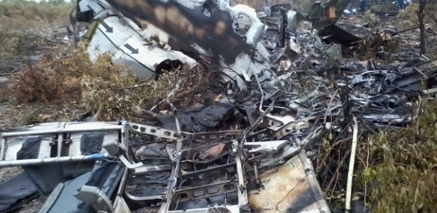 Destroços do avião caiu que caiu no Parque Nacional Bwabwata, na Namíbia - Nampa/Xinhua
