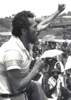 O então membro do PCdoB José Genoino discursa durante a chamada Guerrilha do Araguaia, em 1972, no interior do Pará - Reprodução/Paulo Santos