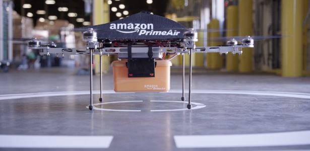 Amazon começa a testar entrega por meio de drones; o serviço, chamado Prime Air, deve começar a operar nos EUA em 2017 ou 2018, segundo Jeff Bezos, diretor-executivo da companhia - Divulgação