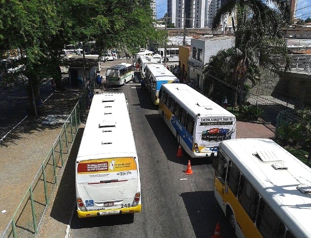 Veículos fecham via em Natal; protesto causou transtornos aos usuários - Divulgação