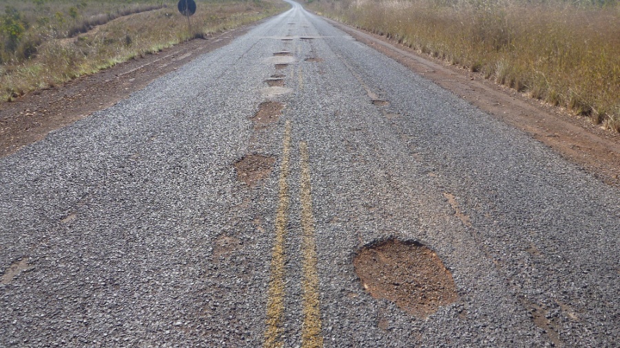 05.dez.2013 - A rodovia TO-050 foi um dos trechos classificados como "ruim" pela pesquisa da CNT (Confederação Nacional dos Transportes) de 2013, na qual ficou em 105º lugar entre 109 ligações rodoviárias - Divulgação/Pesquisa CNT de Rodovias 2013