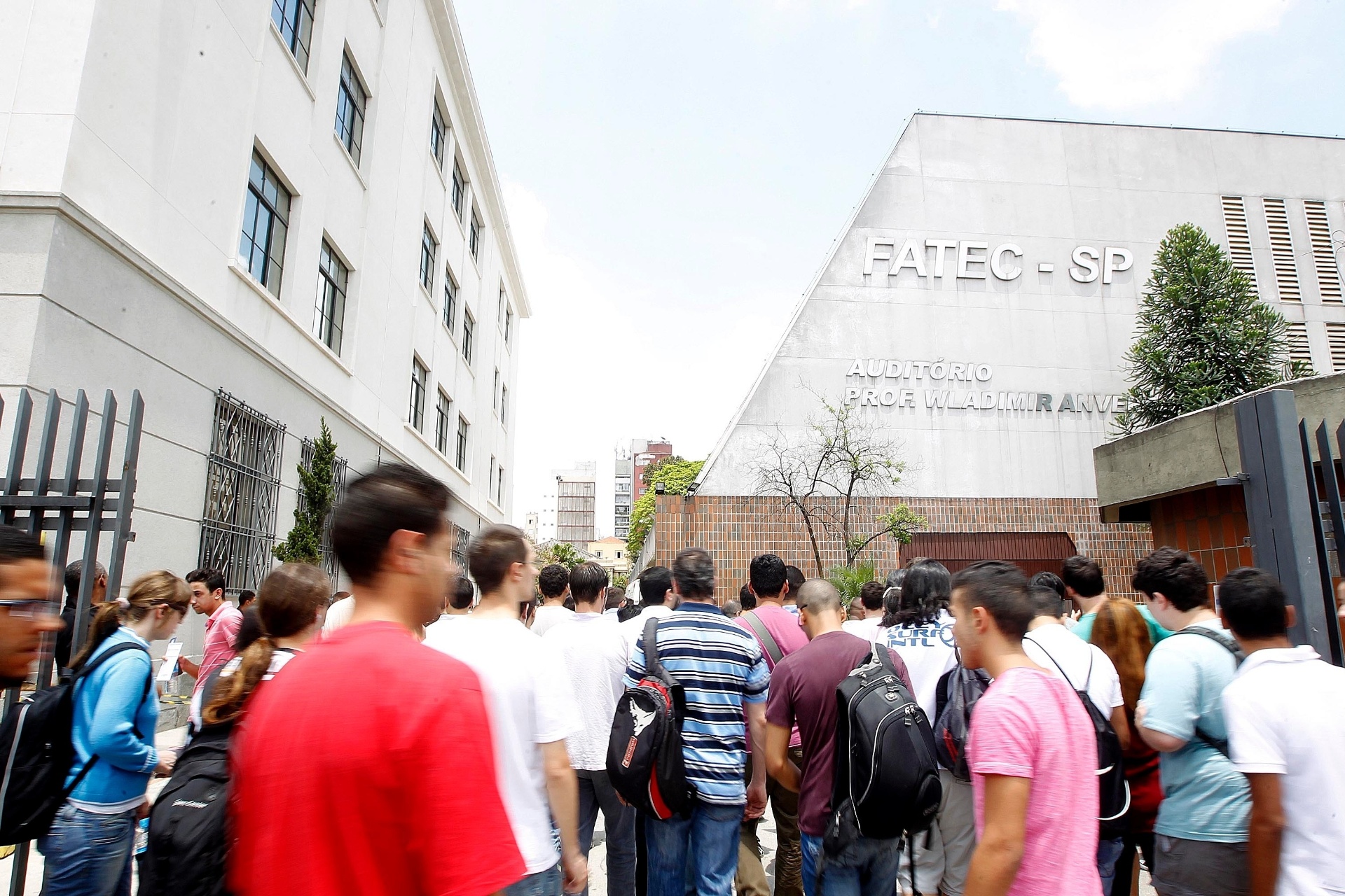 8.dez.2013 - A Fundação FAT aplica neste domingo a prova do vestibular 2014 das Fatecs (Faculdades de Tecnologia do Estado de São Paulo). O exame será composto de uma redação e 54 questões, cada uma com cinco alternativas - Reinaldo Canato/UOL