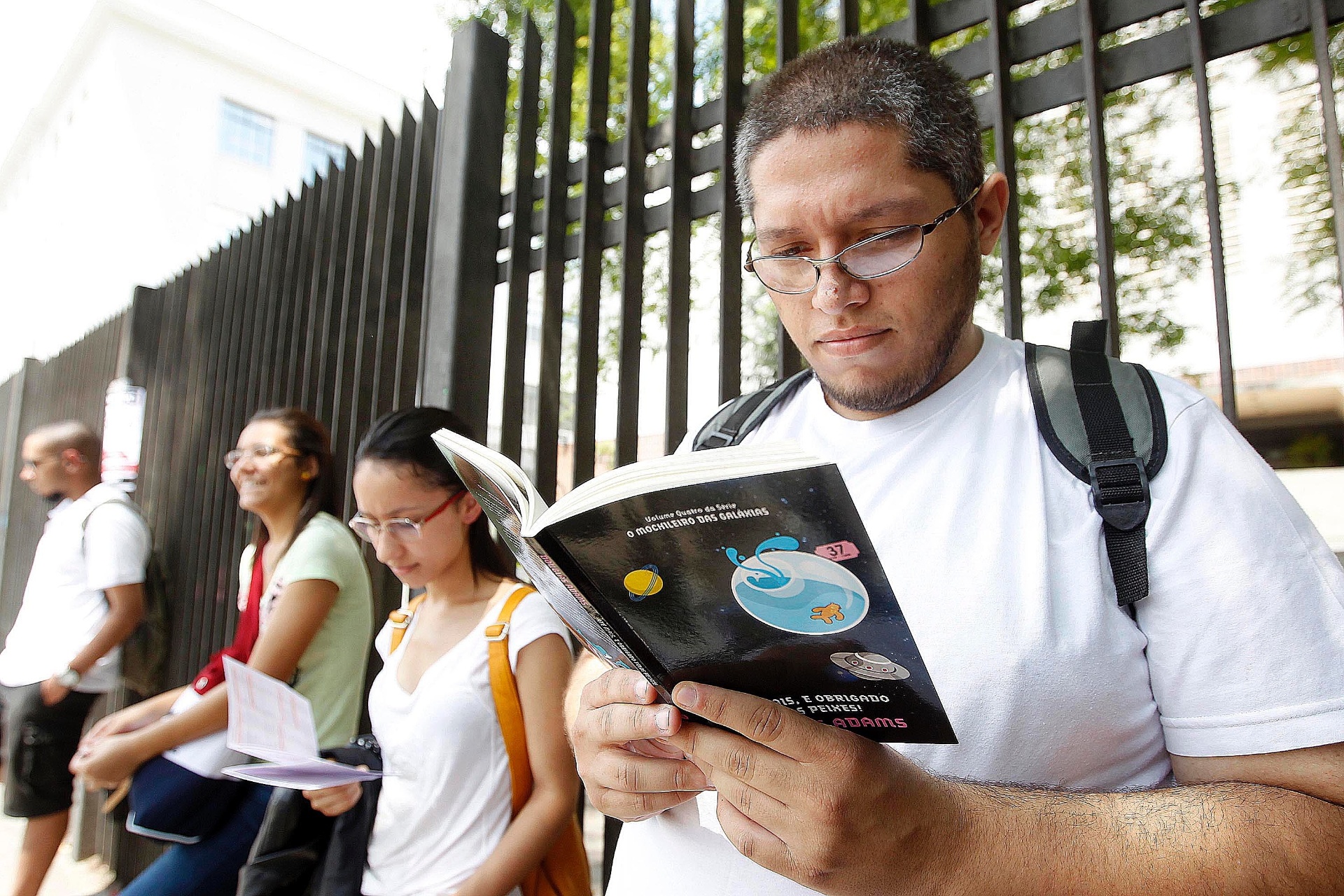 8.dez.2013 - Candidatos aguardam a abertura dos portões para a prova do vestibular 2014 das Fatecs (Faculdades de Tecnologia do Estado de São Paulo). O exame será composto de uma redação e 54 questões, cada uma com cinco alternativas - Reinaldo Canato/UOL