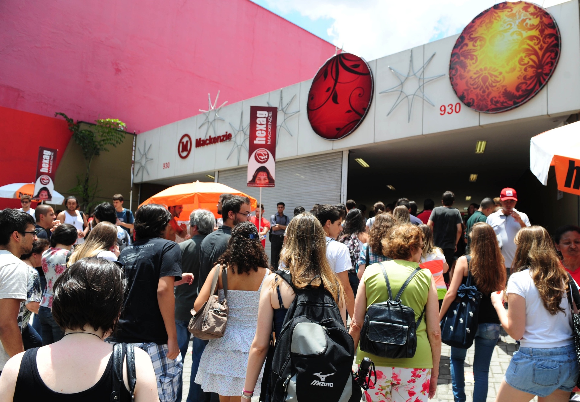 9.dez.2013 - Candidatos realizam nesta segunda a prova do vestibular 2014 do Mackenzie. São oferecidas 4.270 vagas, sendo 3.850 em Higienópolis, 80 em Alphaville e 340 em Campinas - Junior Lago/UOL