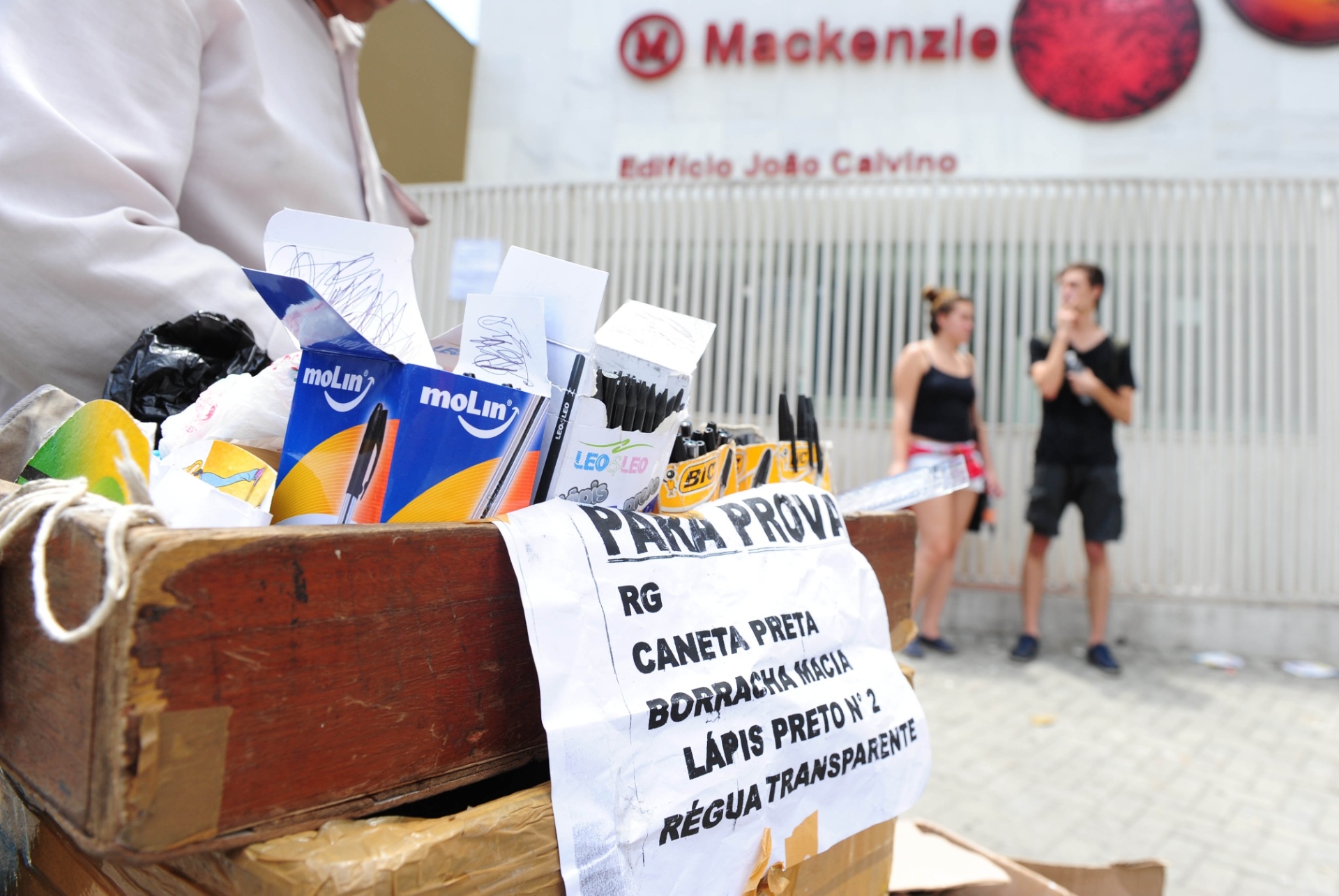 9.dez.2013 - Candidatos realizam nesta segunda a prova do vestibular 2014 do Mackenzie. São oferecidas 4.270 vagas, sendo 3.850 em Higienópolis, 80 em Alphaville e 340 em Campinas - Junior Lago/UOL