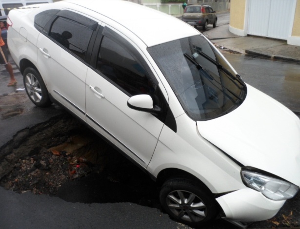 Apesar do impacto, a motorista do veículo não sofreu ferimentos - Felipe Martins/UOL