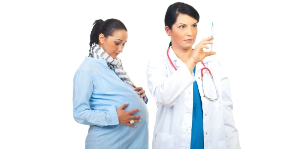 A vacinação de mulheres contra a coqueluche durante a gestação poderá oferecer proteção aos seus bebês  - Getty Images/iStockphoto